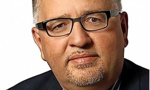 German far-right politician converts to Islam