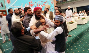FIR filed against Nawaz Sharif 'shoe-attacker'