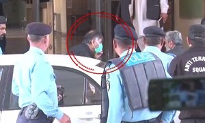 نقیب اللہ قتل کیس: راؤ انوار سپریم کورٹ میں پیشی کے بعد گرفتار