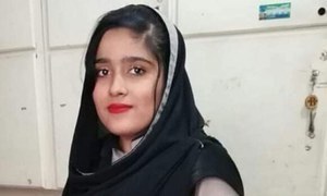 فیصل آباد: شادی سے انکار پر بس کی خاتون میزبان قتل