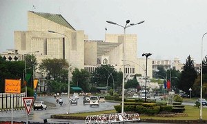 آصف زرداری، پرویز مشرف، ملک قیوم کے اثاثہ جات کی تفصیلات طلب