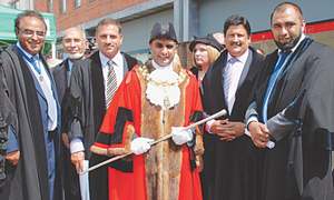 POLITICS: EYEING LONDON