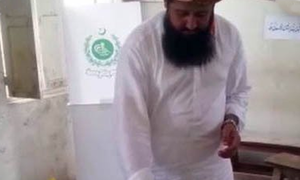 بلاول زرداری کے مقابل جے یو آئی (ف) کے امیدوار نے ووٹ ڈال دیا
