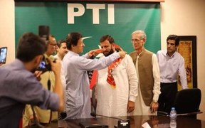 انتخابات میں کامیاب ہونے والے آزاد امیدواروں نے بنی گالا کا رخ کرلیا