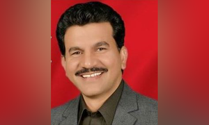 پولیس اہلکاروں پر تشدد کا الزام، پی ٹی آئی کے ندیم عباس نے گرفتاری دے دی