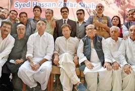 'پی ٹی آئی میں اسد عمر اور شیریں مزاری کے علاوہ سب لوٹے ہیں'