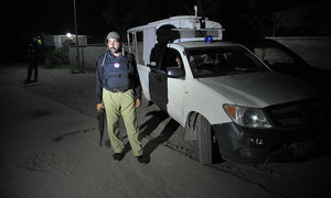 مسلح افراد نے ایڈیشنل آئی جی پشاور کو لوٹ لیا