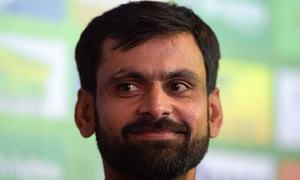 Mohammad Hafeez's last walk back to the pavilion
