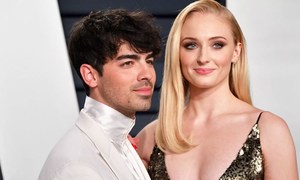 اداکارہ صوفی ٹرنر اور گلوکار جوئے جونس نے شادی کرلی