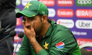 وزیراعظم کے مشورے کے باوجود سرفراز  نے بیٹنگ نہ کرکے غلطی کی، نعیم الحق