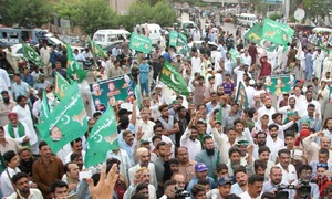 PML-N warns &lsquo;turncoats&rsquo; as two MPAs admit meeting PM