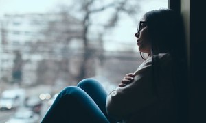 موسم سرما اور خزاں میں لوگ اداسی کا شکار کیوں ہوتے ہیں؟
