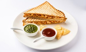 ریسٹورنٹ اسٹائل چکن تکہ سینڈوچ اپنے کچن میں بنائیں