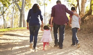 بچوں کی بہترین پرورش کے ساتھ والدین اپنا خیال کیسے رکھیں؟