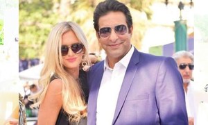 وسیم اکرم اہلیہ کے ساتھ فلمی پردے پر رومانس کرنے کو تیار؟