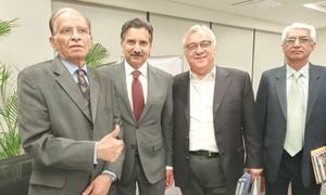 Celebrated cricket writer Qamar Ahmed&rsquo;s autobiography launched