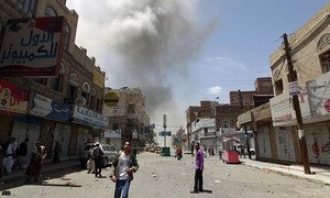 یمن: حوثی باغیوں کے زیر اثر شہر صنعا پر سعودی فوجی اتحاد کے فضائی حملے