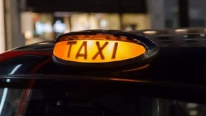 Pakistani cab drivers provide free transportation to health workers in Spain