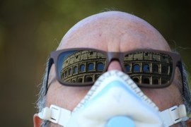 Italy reports 260 virus deaths, lowest since March 14