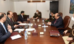 In visit to ISI headquarters, COAS appreciates agency's 'tireless efforts for national security'