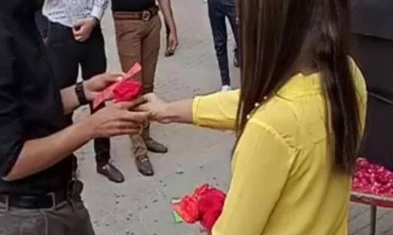 طلبہ کو نکالنے کا معاملہ: یونیورسٹی انتظامیہ اپنے فیصلے پر نظرثانی کرے، فواد چوہدری
