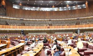 فرانسیسی سفیر کی بے دخلی سے متعلق قرارداد پر بحث کی اجازت نہ ملنے پر اپوزیشن کا احتجاج