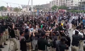 کراچی: الہ دین پارک میں انسداد تجاوزات آپریشن، پولیس اور مظاہرین میں تصادم