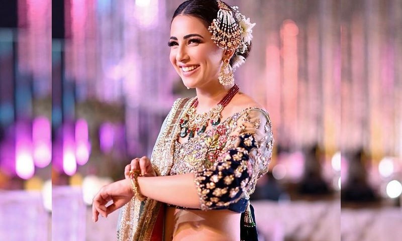 اشنا شاہ کے آنے والے گانے کی تصاویر پر مداح برہم