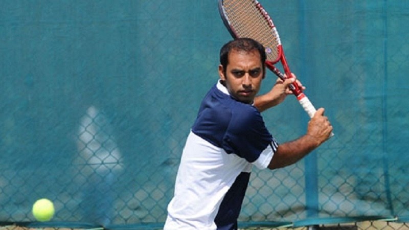 Aqeel advances with win over Usman