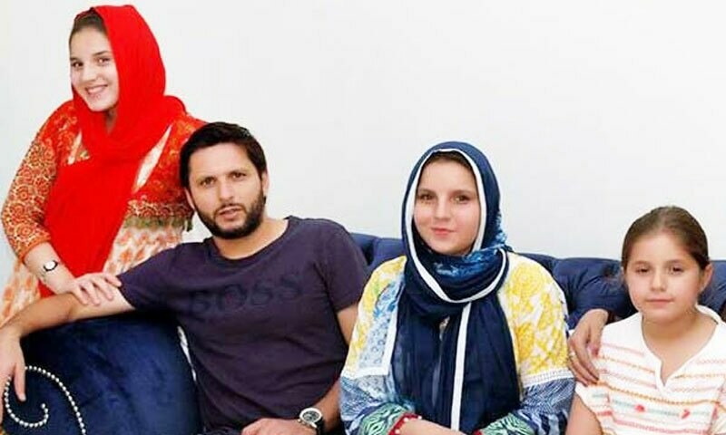 شاہد آفریدی کی بیٹیوں کے سوشل میڈیا اکاؤنٹس سے متعلق وضاحت