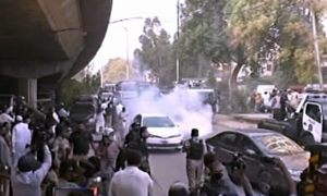 Police baton-charge citizens protesting demolition of Karachi's Nasla Tower
