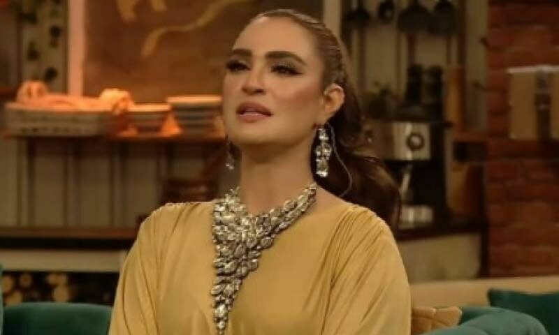 نوجوان ماڈلز کو &rsquo;ان پڑھ&lsquo; کہنے پر نادیہ حسین کو تنقید کا سامنا