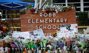 ٹیکساس اسکول فائرنگ: پولیس کا بندوق بردار پر حملہ کرنے میں انتظار کا فیصلہ غلط تھا