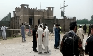 Constable martyred, 5 injured in blast at police checkpost in Mardan