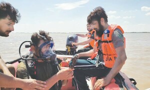 دریائے سندھ میں کشتی ڈوبنے سے جاں بحق 26 افراد سپرد خاک، 2 درجن سے زائد کی تلاش جاری
