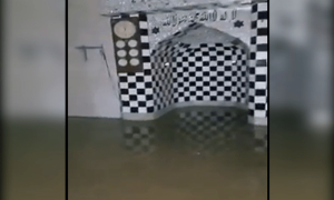 نوشہرہ میں سیلاب مسجد میں داخل