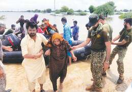Pakistan seeks world  aid to cope with flood emergency