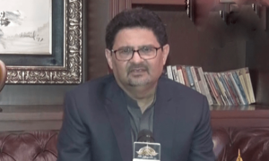 2 ماہ میں اشیائے ضروریہ کی قیمتیں کم کرکے مہنگائی پر قابو پالیں گے، وزیر خزانہ