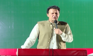 PTI criticism of army is &lsquo;constructive&rsquo;, claims Imran in Peshawar rally