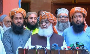 ہم نے معاہدے کرکے اپنی معیشت کو آئی ایم ایف کے حوالے کیا، مولانا فضل الرحمٰن