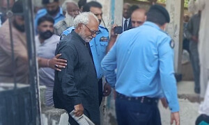 سارہ قتل کیس: ایاز امیر ایک روزہ جسمانی ریمانڈ پر پولیس کے حوالے
