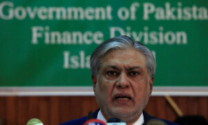 الیکشن کمیشن: اسحٰق ڈار کی نااہلی کیلئے دائر درخواست واپس لے لی گئی