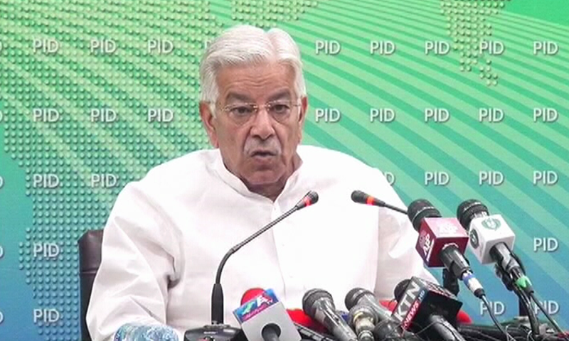 عمران خان ملکی سلامتی کیلئے خطرہ ہیں، ان کےخلاف لمبی قانونی کارروائی ہونے والی ہے، خواجہ آصف