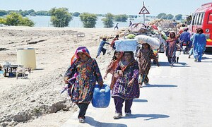 New peak of high flood hits Kotri Barrage