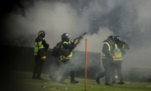 انڈونیشیا میں فٹبال میچ کے دوران بھگدڑ، واقعے میں ملوث 6 افراد گرفتار