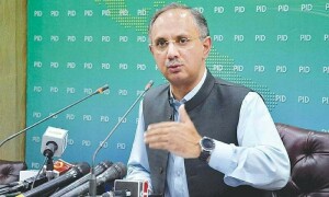 ایف آئی اے کو سابق وزیر عمر ایوب خان کے خلاف کارروائی سے روک دیاگیا