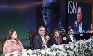 'حکومتی اخراجات پر آئی ایم ایف کی پابندی سیلاب سے نمٹنے کی کوششوں میں رکاوٹ ہے'