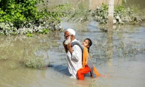 سیلاب سے متاثرہ علاقوں میں معمر افراد کی زندگیاں خطرات کا شکار