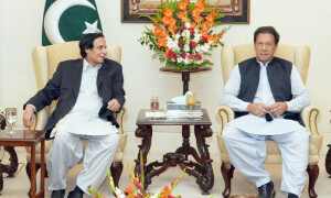 لانگ مارچ میں شرکا کی تعداد بڑھانے کیلئے عمران خان لاہور میں متحرک