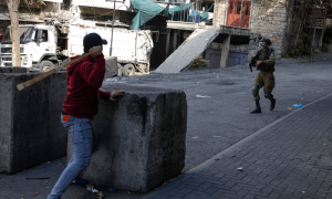 مغربی کنارے میں اسرائیلی فورسز کی فائرنگ سے 2 فلسطینی جاں بحق